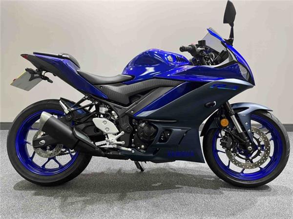 2024 Yamaha YZF R3 Blue