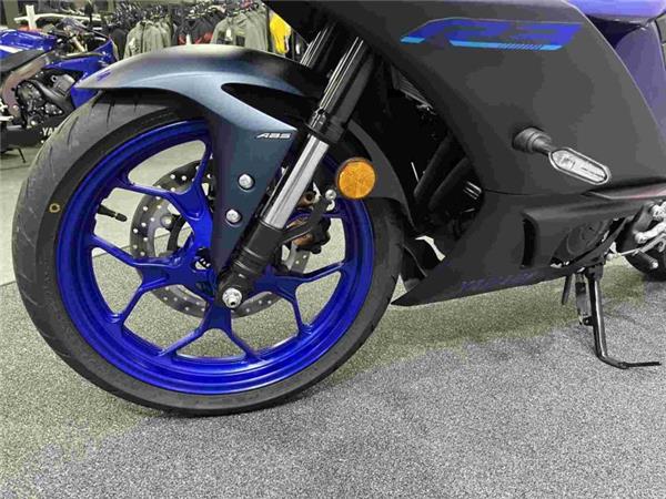 2024 Yamaha YZF R3 Blue
