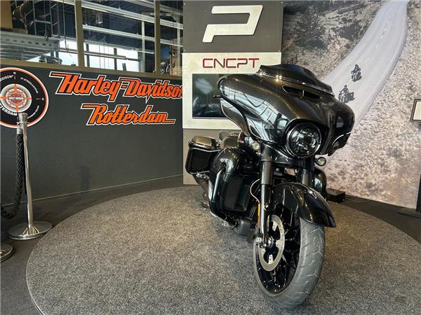 2017 Harley-Davidson FLHXSE CVO STREET GLIDE