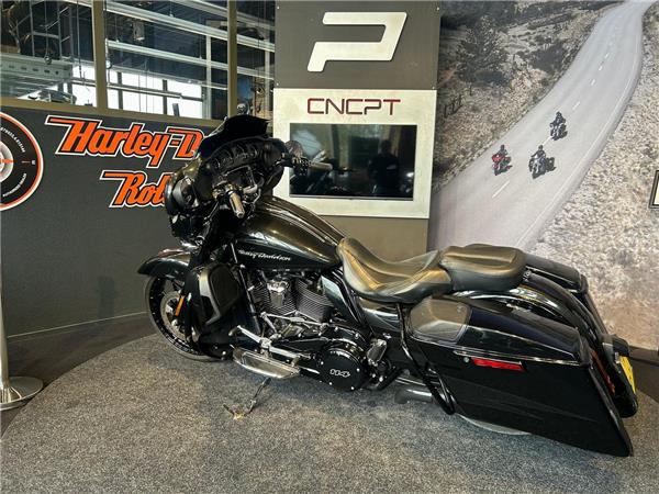 2017 Harley-Davidson FLHXSE CVO STREET GLIDE