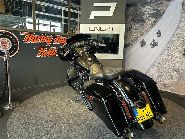 2017 Harley-Davidson FLHXSE CVO STREET GLIDE