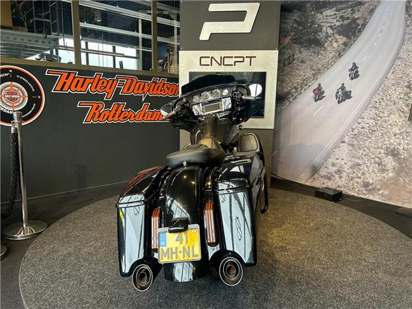 2017 Harley-Davidson FLHXSE CVO STREET GLIDE