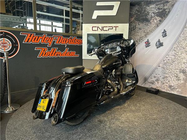 2017 Harley-Davidson FLHXSE CVO STREET GLIDE