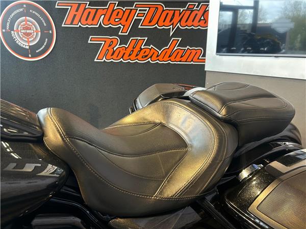 2017 Harley-Davidson FLHXSE CVO STREET GLIDE
