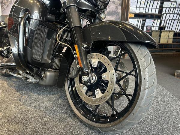 2017 Harley-Davidson FLHXSE CVO STREET GLIDE