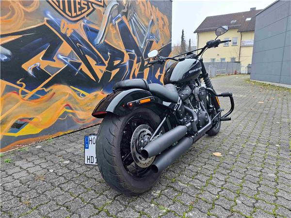 FXBBS Street Bob 114 mit KessTech Auspuff