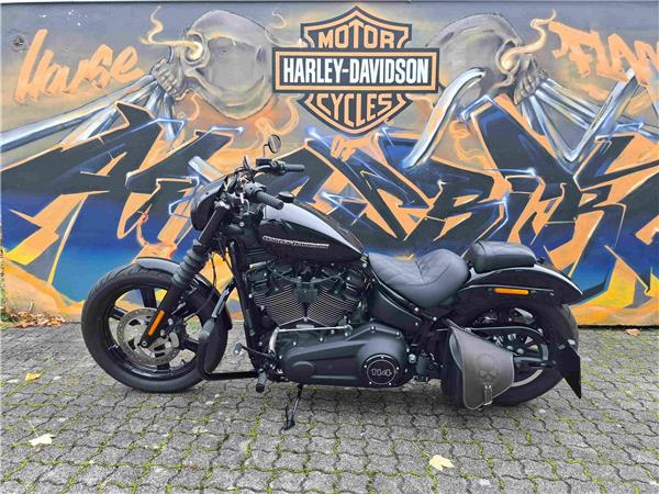 FXBBS Street Bob 114 mit KessTech Auspuff
