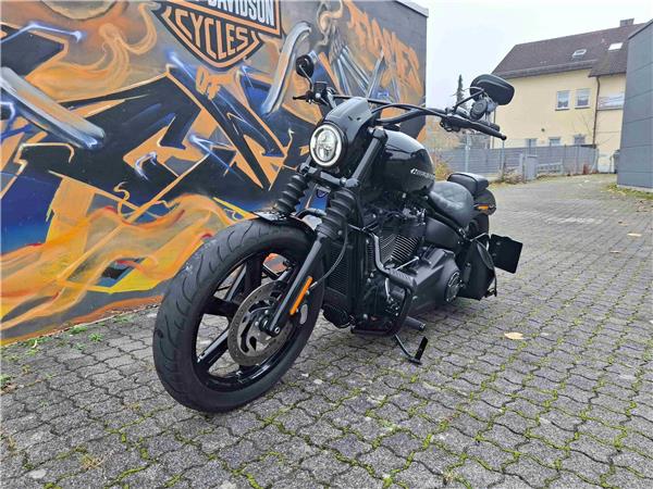 FXBBS Street Bob 114 mit KessTech Auspuff