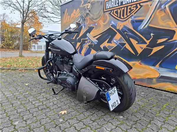 FXBBS Street Bob 114 mit KessTech Auspuff