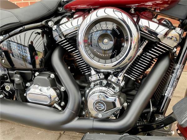 2025 HARLEY-DAVIDSON SOFTAIL FLHC HERITAGE CLASSIC