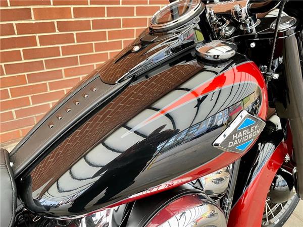 2025 HARLEY-DAVIDSON SOFTAIL FLHC HERITAGE CLASSIC