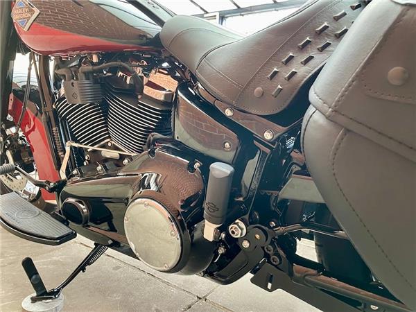 2025 HARLEY-DAVIDSON SOFTAIL FLHC HERITAGE CLASSIC