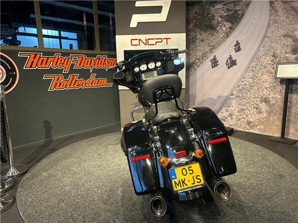 2018 Harley-Davidson FLHX STREET GLIDE