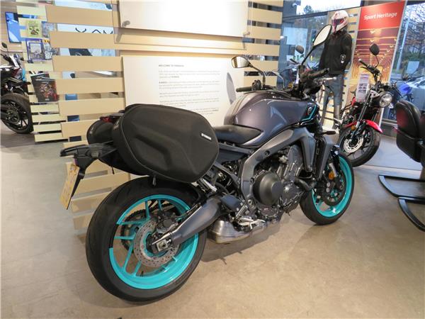 YAMAHA MT-09