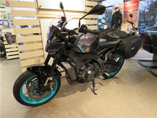 YAMAHA MT-09