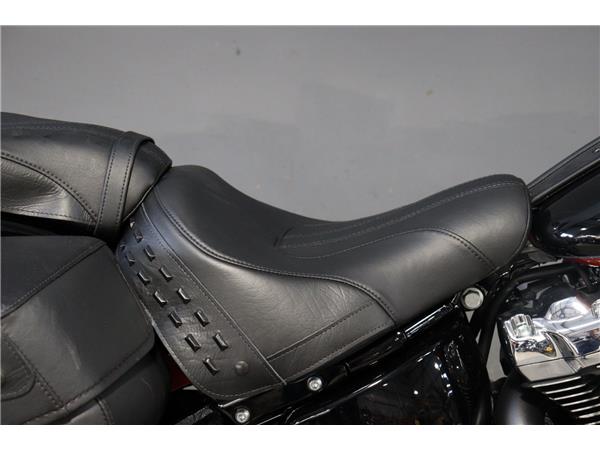 2025 HARLEY-DAVIDSON SOFTAIL FLHC HERITAGE CLASSIC