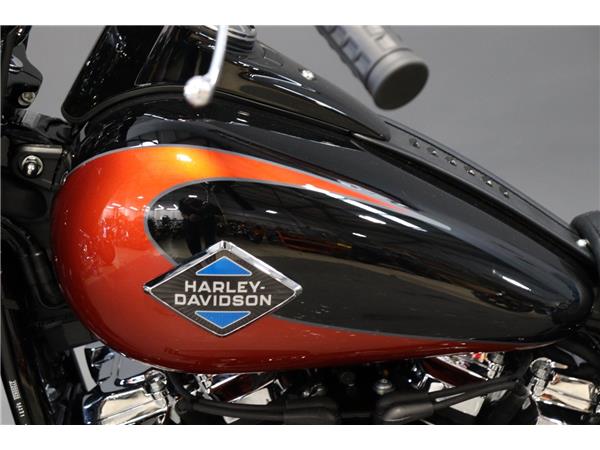 2025 HARLEY-DAVIDSON SOFTAIL FLHC HERITAGE CLASSIC