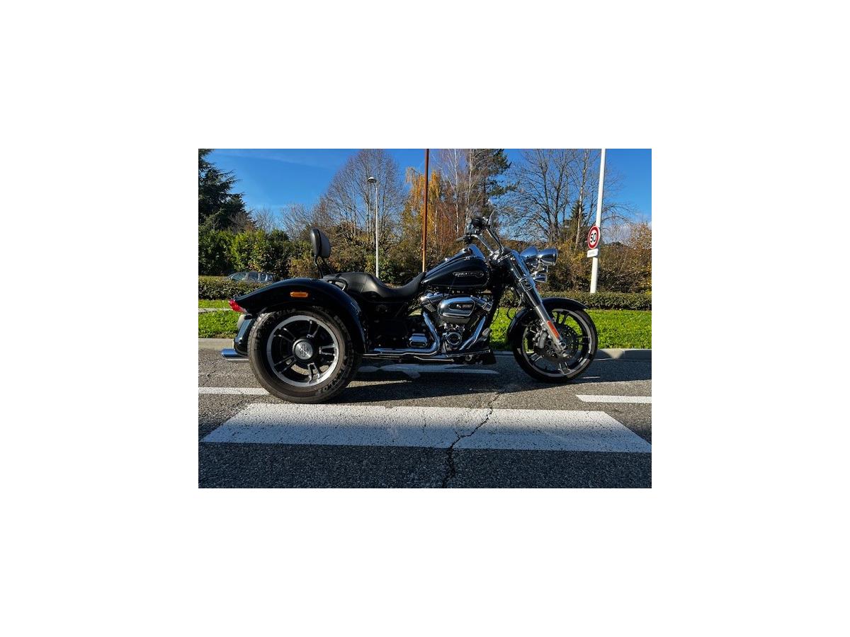 2018 HARLEY-DAVIDSON FREEWHEELER