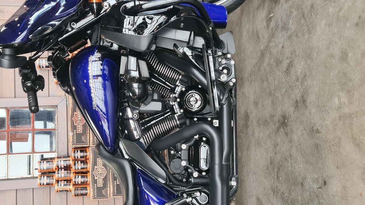 FLHXS STREET GLIDE SPECIAL 