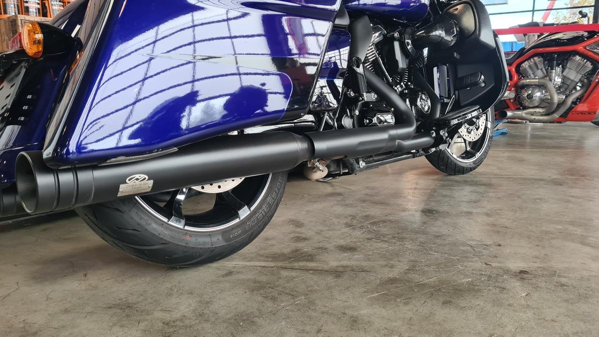 FLHXS STREET GLIDE SPECIAL 