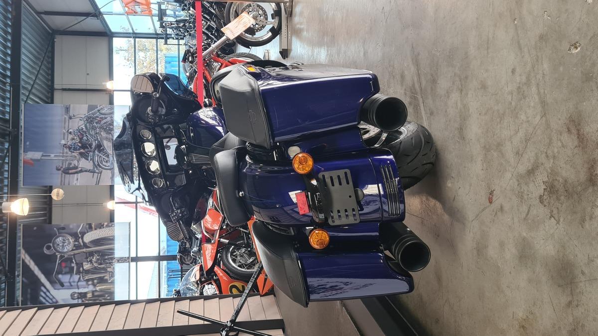 FLHXS STREET GLIDE SPECIAL 