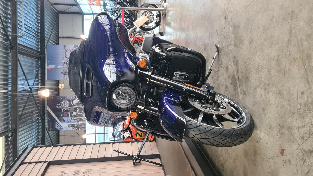 FLHXS STREET GLIDE SPECIAL 