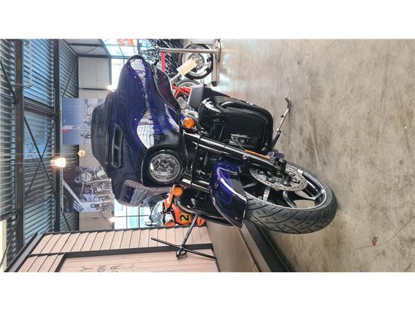 FLHXS STREET GLIDE SPECIAL 