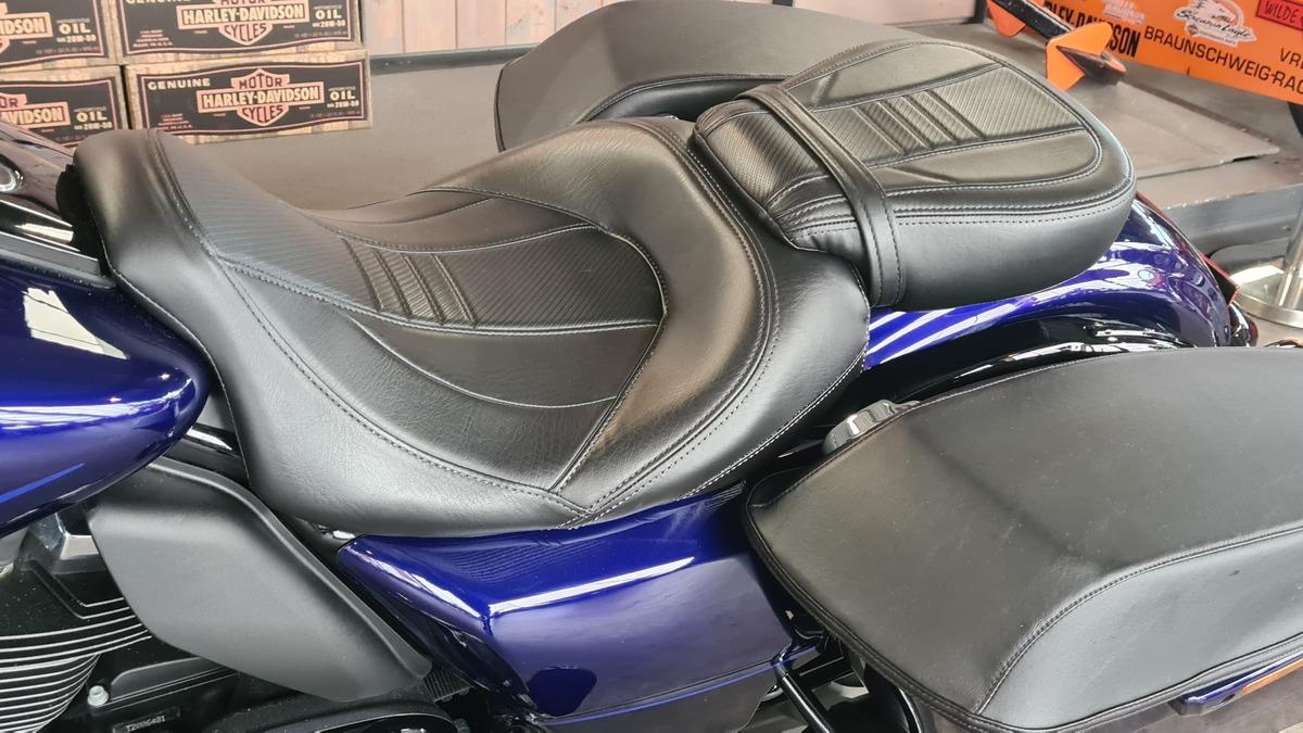 FLHXS STREET GLIDE SPECIAL 