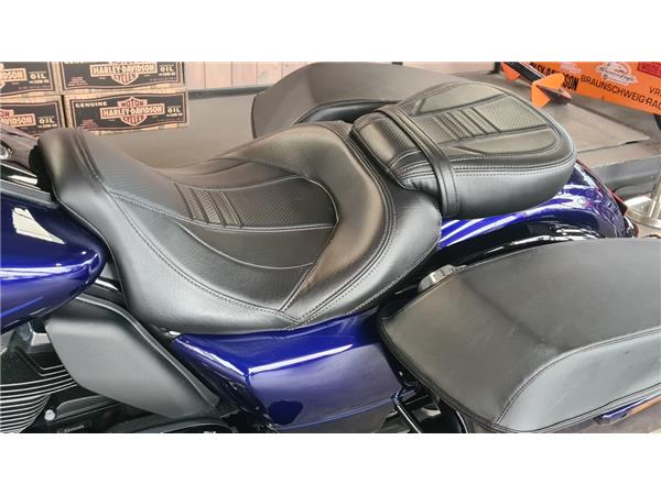 FLHXS STREET GLIDE SPECIAL 