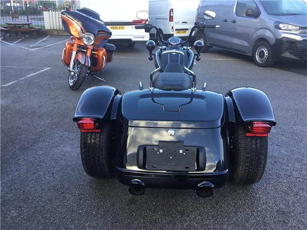 2025 HARLEY-DAVIDSON TRIKE FLRT FREEWHEELER