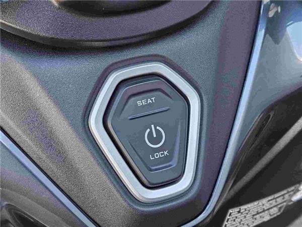 2022 Yamaha Tmax Tech MAX (XP560D)