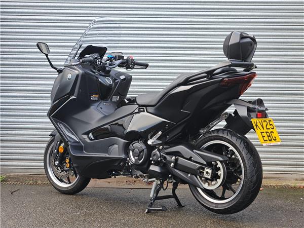 2025 Yamaha TMAX 560
