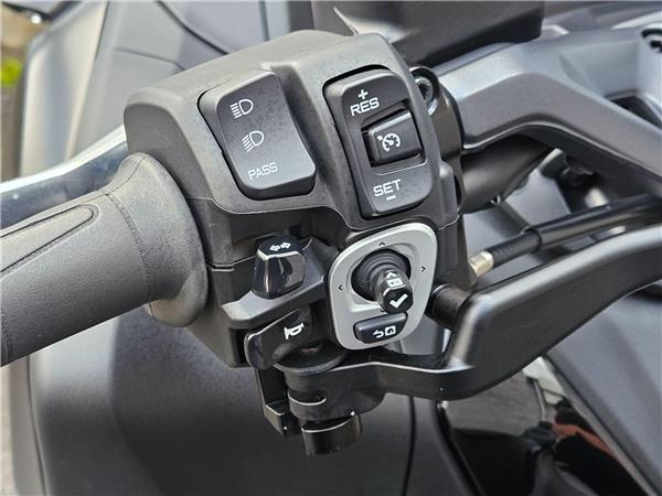 2025 Yamaha TMAX 560