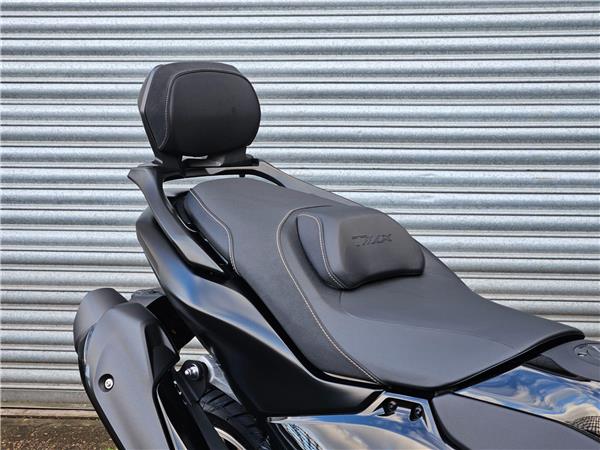 2025 Yamaha TMAX 560