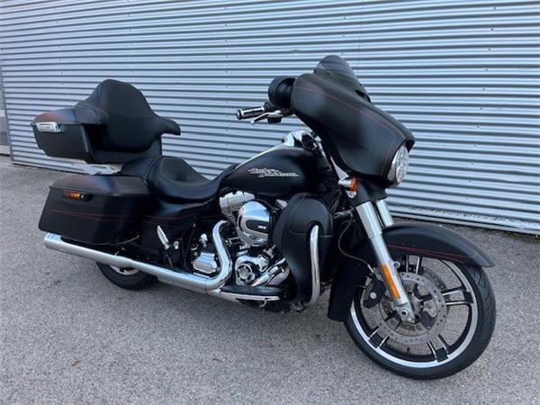 2015 Harley-Davidson Touring Street Glide Special FLHXS