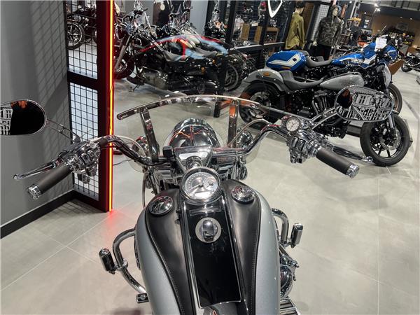 2011 HARLEY-DAVIDSON ROAD KING