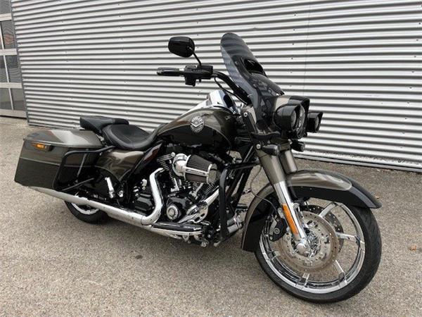 2014 Harley-Davidson CVO Road King FLHRSE