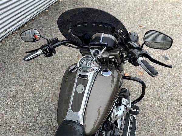 2014 Harley-Davidson CVO Road King FLHRSE