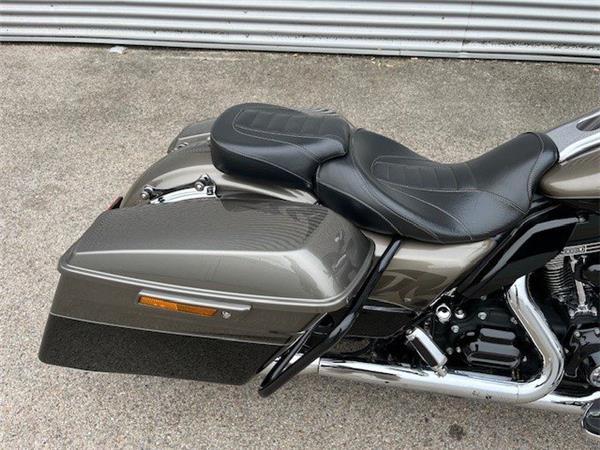 2014 Harley-Davidson CVO Road King FLHRSE