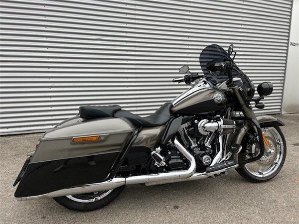 2014 Harley-Davidson CVO Road King FLHRSE