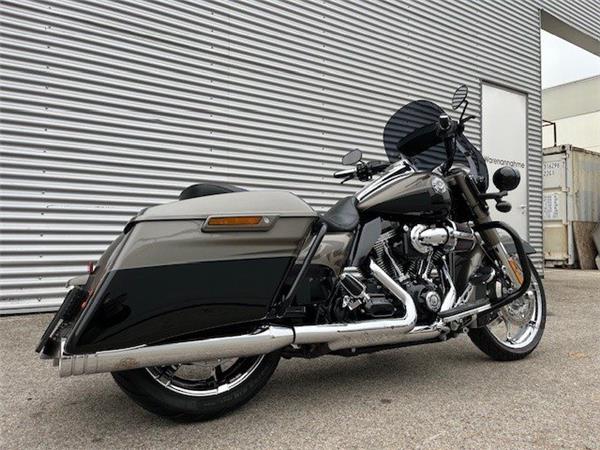 2014 Harley-Davidson CVO Road King FLHRSE
