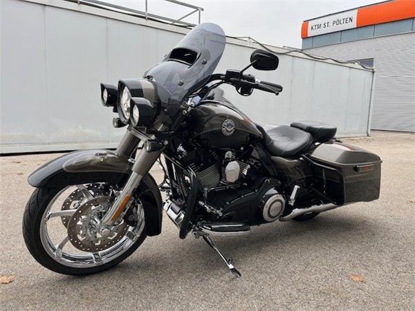 2014 Harley-Davidson CVO Road King FLHRSE