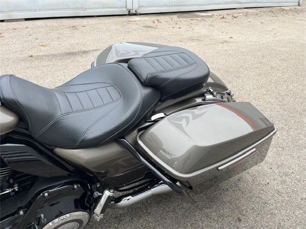 2014 Harley-Davidson CVO Road King FLHRSE