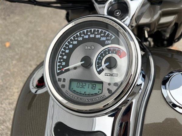 2014 Harley-Davidson CVO Road King FLHRSE