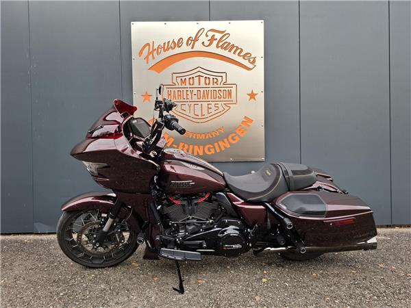 FLTRXSE Road Glide CVO mit Kesstech Auspuff