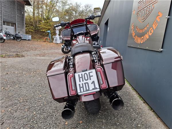 FLTRXSE Road Glide CVO mit Kesstech Auspuff