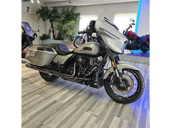 Harley-Davidson CVO - Custom Vehicle Operations STREET GLIDE CVO 121