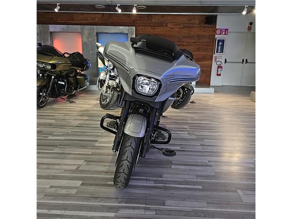 Harley-Davidson CVO - Custom Vehicle Operations STREET GLIDE CVO 121