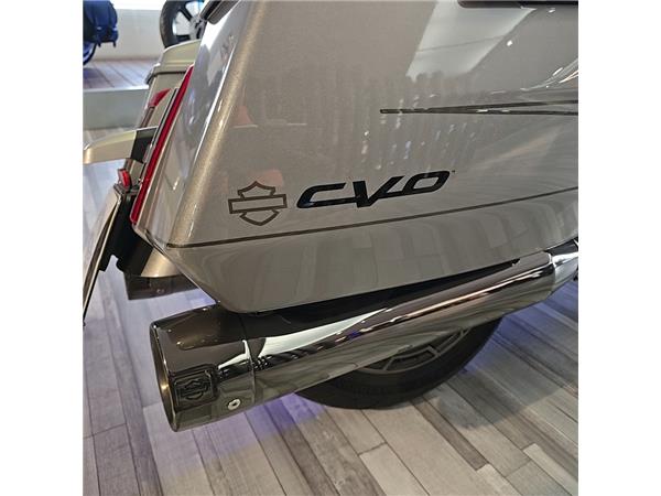 Harley-Davidson CVO - Custom Vehicle Operations STREET GLIDE CVO 121