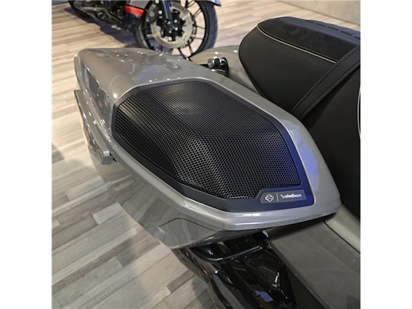 Harley-Davidson CVO - Custom Vehicle Operations STREET GLIDE CVO 121